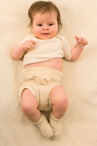 Un bimbo con indosso un ciripà (fonte immagine: http://goo.gl/1BHcVG)